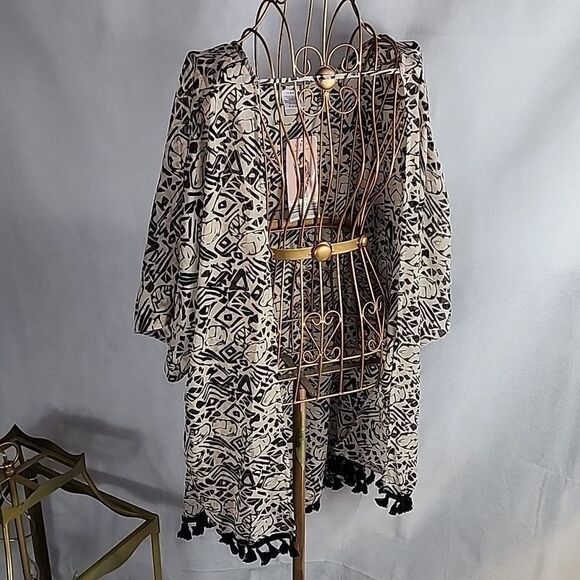 Fringed Geo and Leaf Patterned Scarf Wrap Kimono - Picture 2 of 6